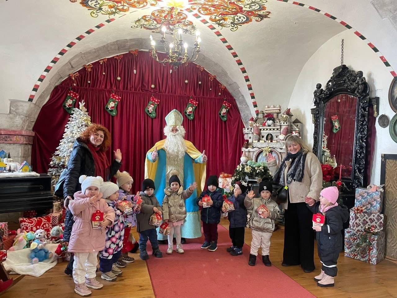 У Мукачівському замку відкрили резиденцію Святого Миколая (ФОТО)