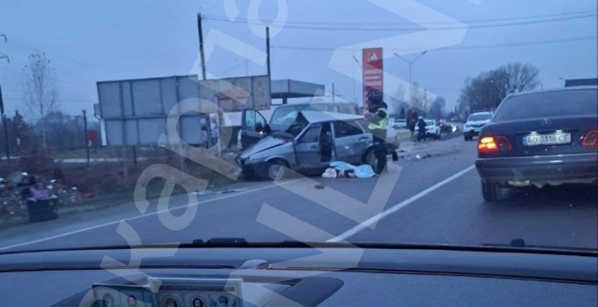 На Хустщині в смертельній ДТП загинула молода дівчина (ФОТО)