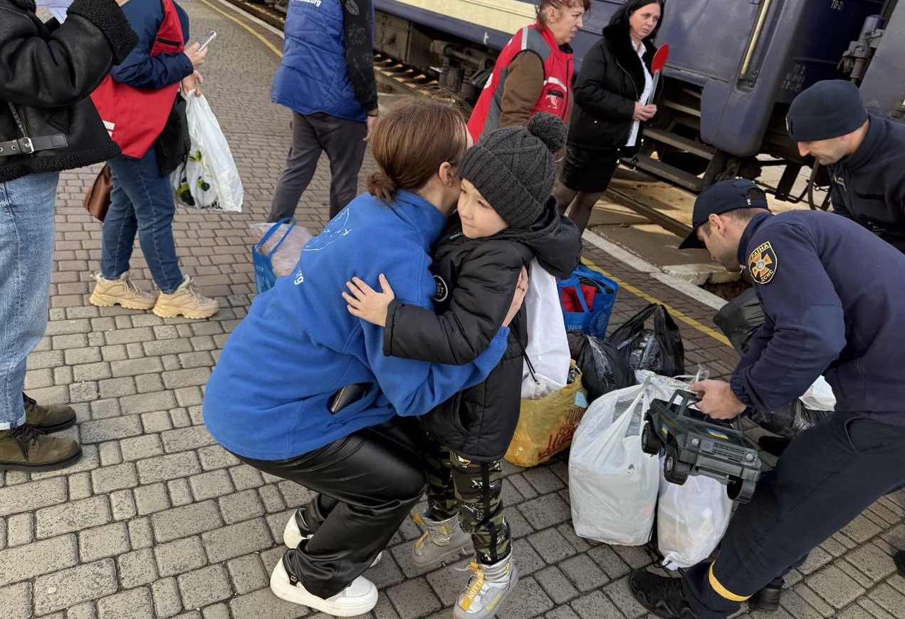 До Мукачева прибув черговий евакуаційний поїзд із Дніпропетровщини (ФОТО)