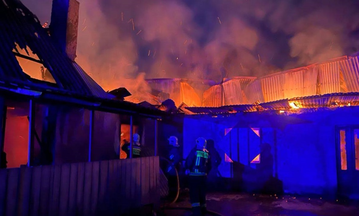 У Порошкові рятувальники ліквідували пожежу в житловому будинку