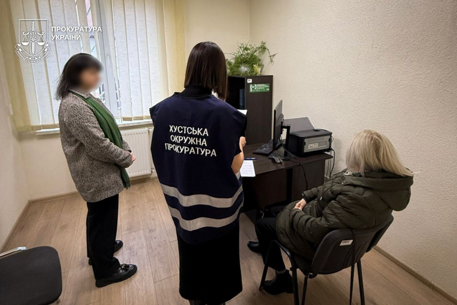 Бухгалтерці Хустської міськради, яка виписала колезі 500 тис. грн премії, загрожує до 5 років ув’язнення