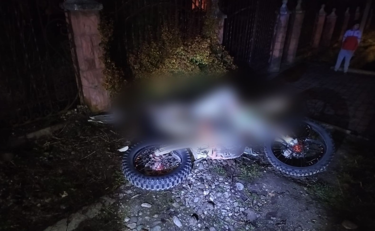 На Рахівщині загинув 17-річний мотоцикліст, врізавшись у бетонний водовідлив (ФОТО)