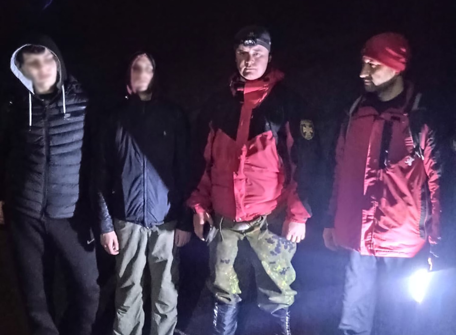 У горах на Рахівщині врятували двох "туристів", що промокли і втратили надію (ФОТО)
