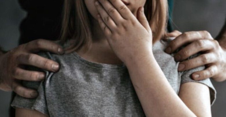 Суд у Берегові умовно "покарав" пенсіонера за розбещення неповнолітньої, бо той "примирився" з потерпілою