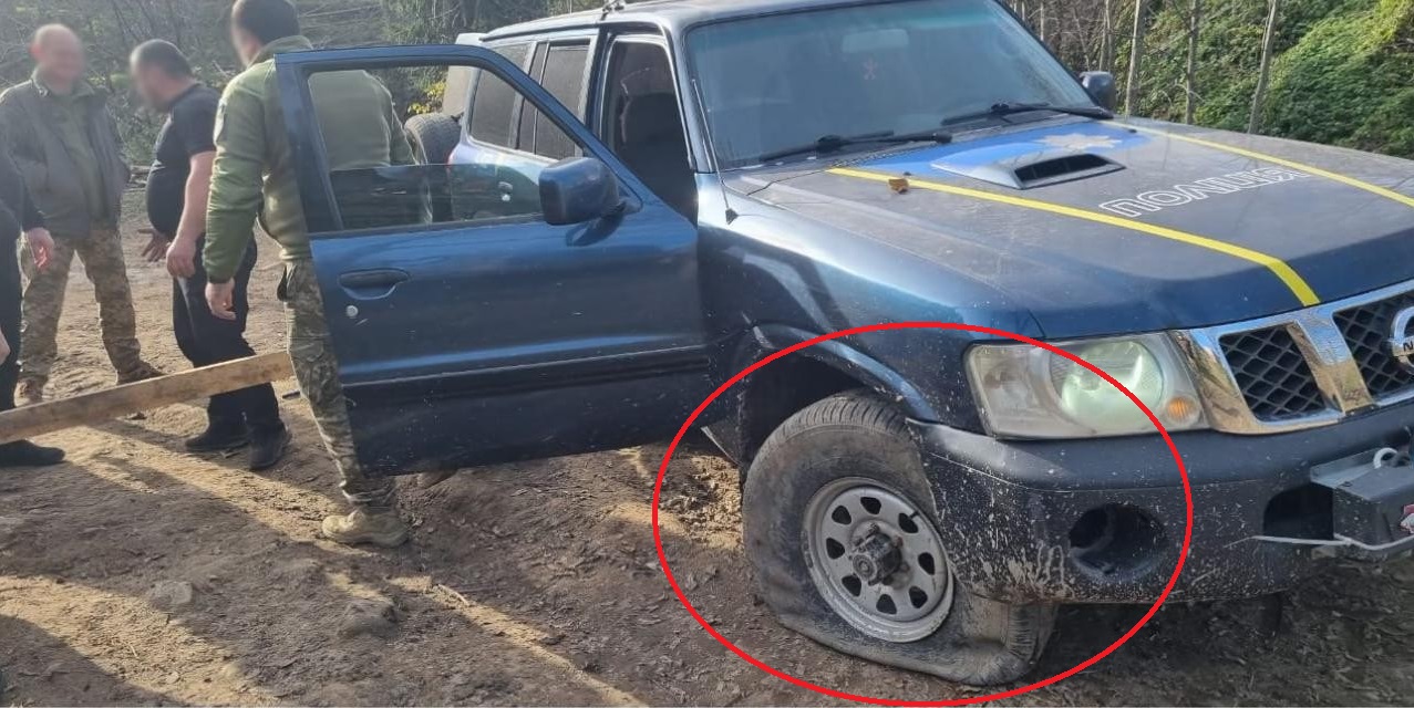 Судитимуть угруповання "чорних лісорубів" з Рахівщини, яке блокувало правоохоронців возами і пробивало колеса поліцейських авто (ФОТО)