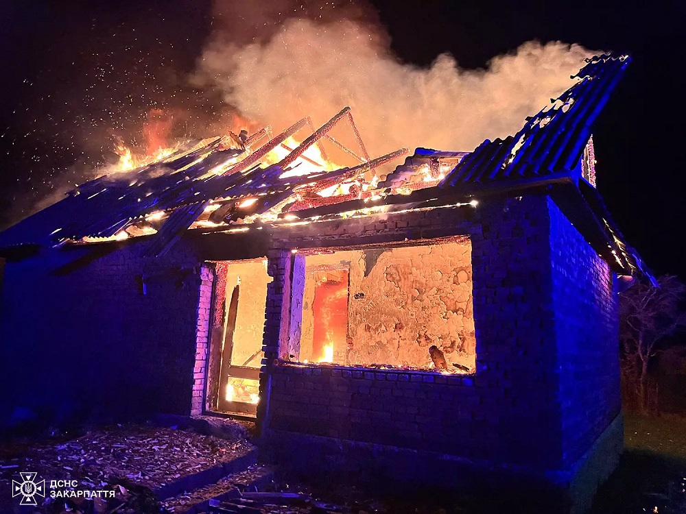 У Березові на Хустщині згорів житловий будинок (ФОТО)
