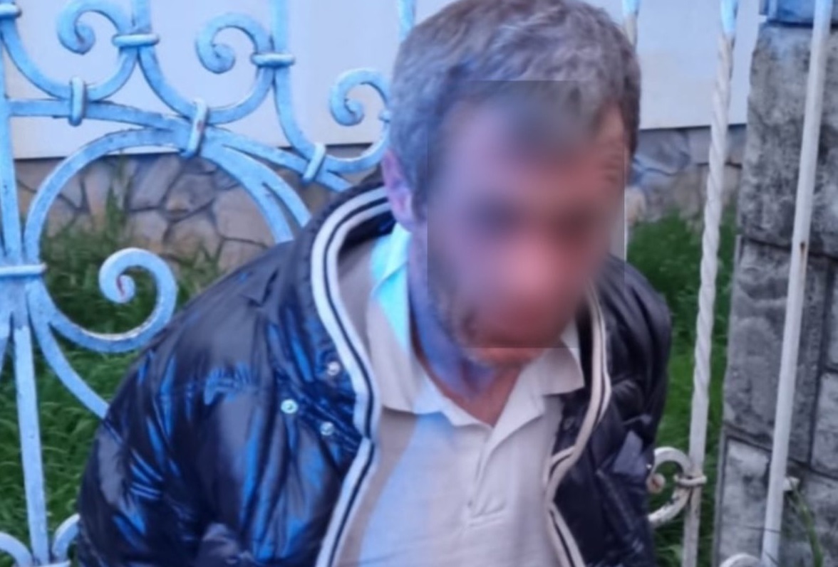 В Ужгороді затримали водія "під кайфом", з "травою" і "бульбулятором" (ФОТО)