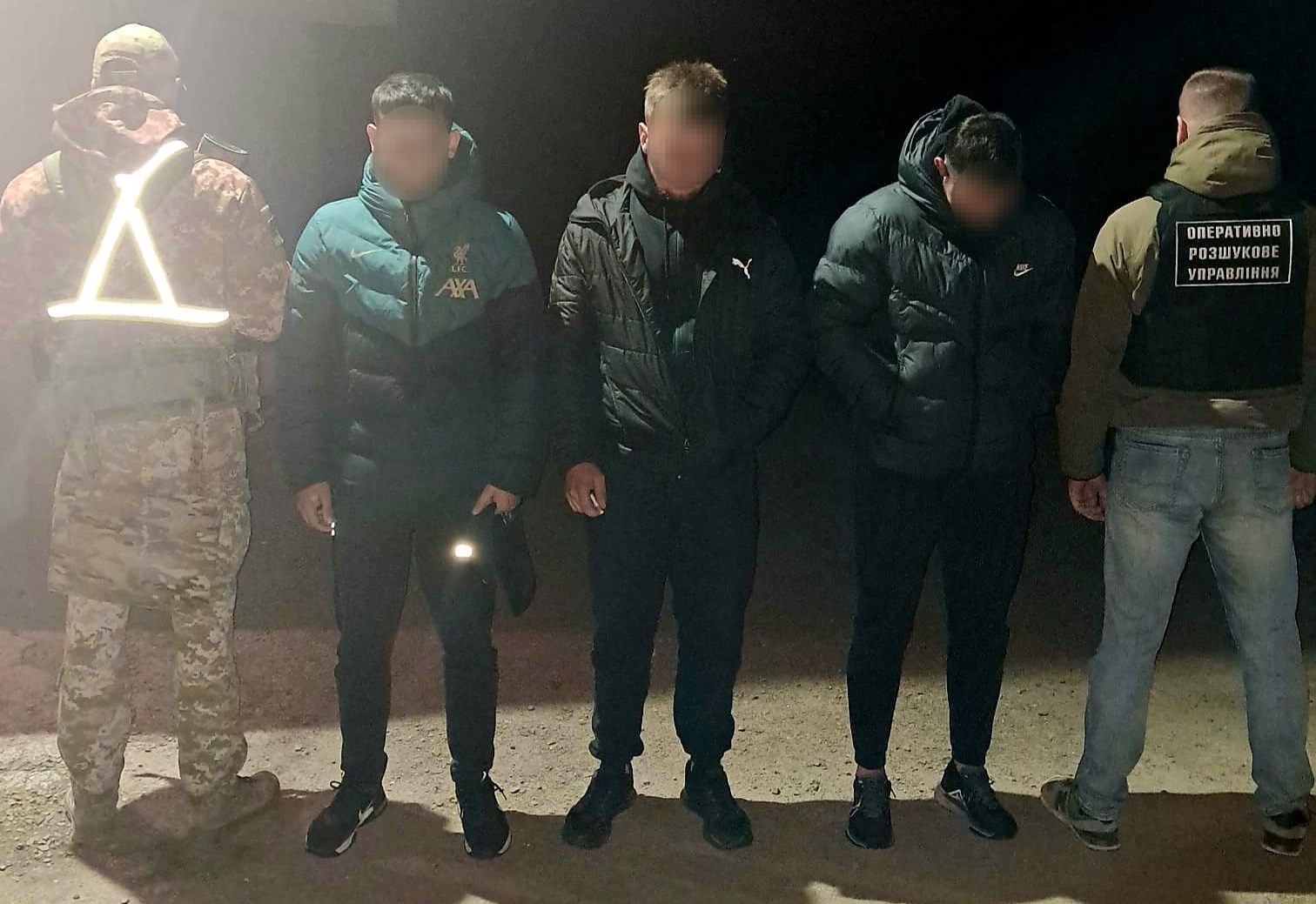 Біля Ужгорода в таксі виявили двох "ухилянтів", що їхали "до дівчат на Паску" в напрямку Словаччини (ФОТО)