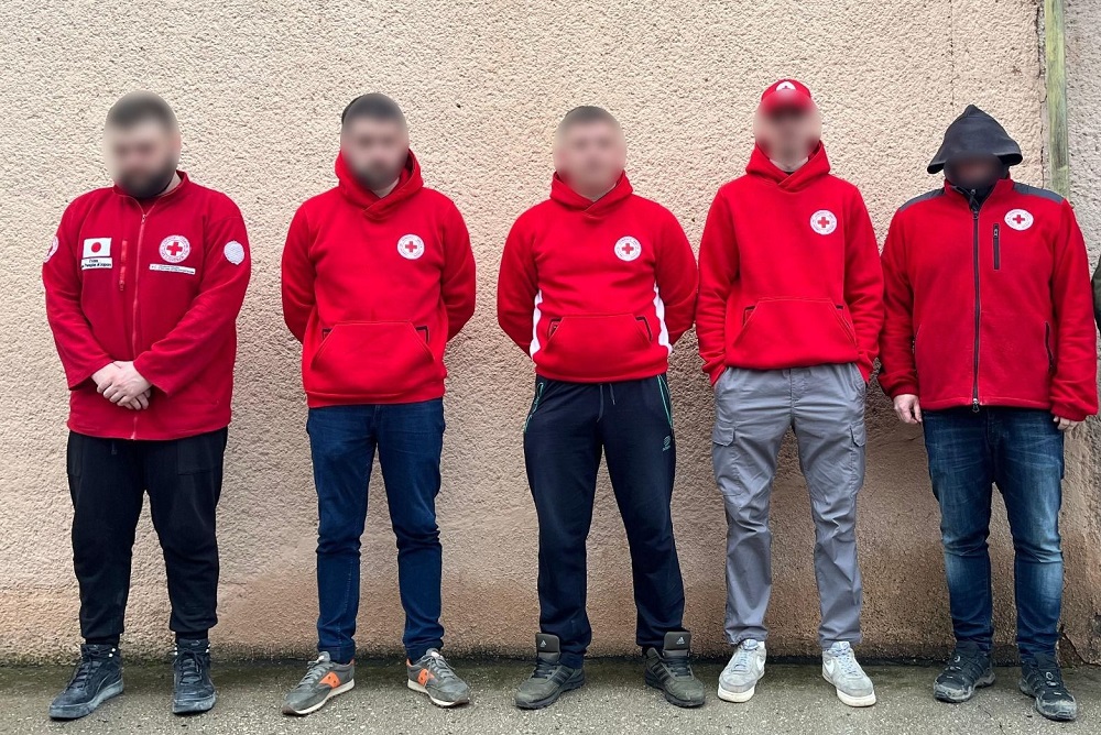 Суд у Виноградові "покарав" чоловіка, який заплатив $10 тис. за виїзд до Румунії під виглядом волонтера Червоного Хреста, 1700 гривнями штрафу (ФОТО)