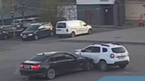 ВІДЕОФАКТ. В Ужгороді зіткнулися BMW і Renault Duster