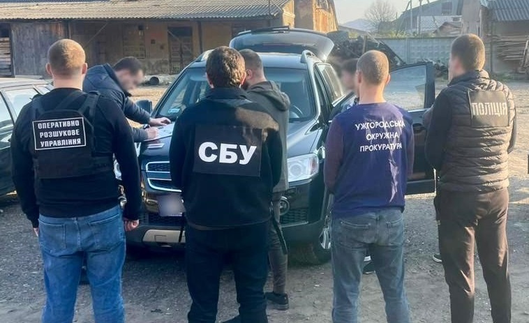 Міжгірець, уклавши угоду з прокурором, уник 5 років тюрми за продаж "гуманітарних" позашляховиків (ФОТО)
