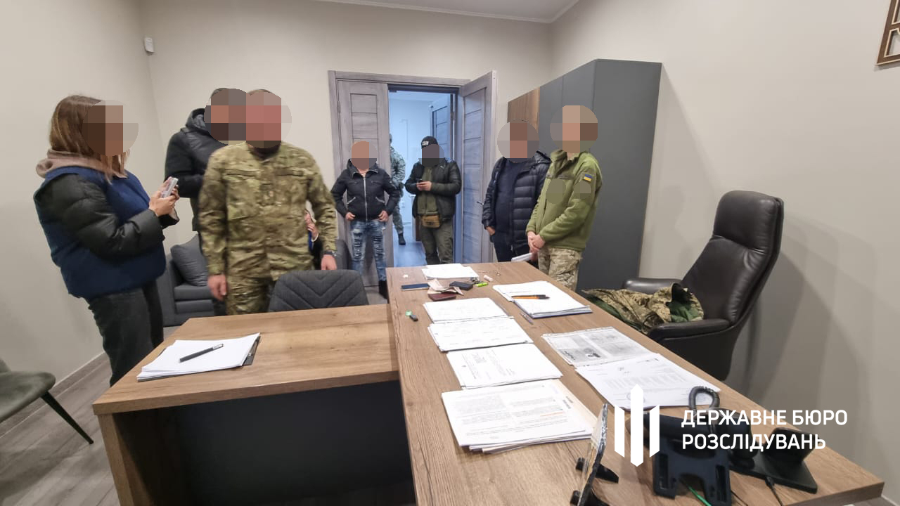 ДБР завершило розслідування щодо організації на Закарпатті схеми ухилення від мобілізації через фальшиві діагнози про психічні розлади (ВІДЕО)
