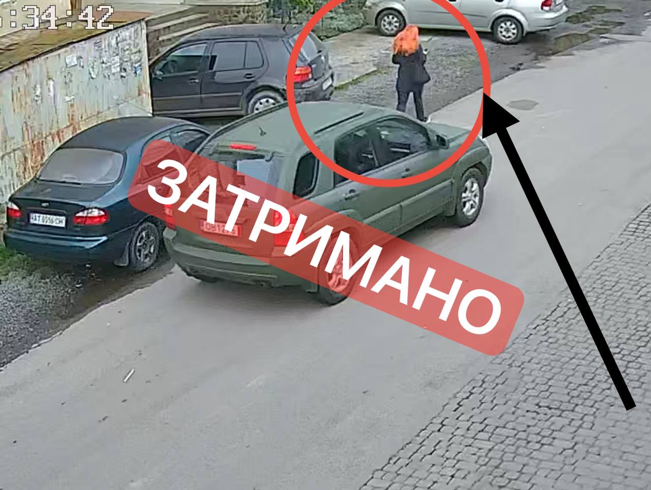 Ужгородець посеред вулиці викрав для "розбірок" колишню дружину (ФОТО)