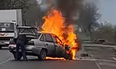 В Ізі на Хустщині після зіткнення з Kia Sportage загорілася Daewoo Nexia (ФОТО, ВІДЕО)