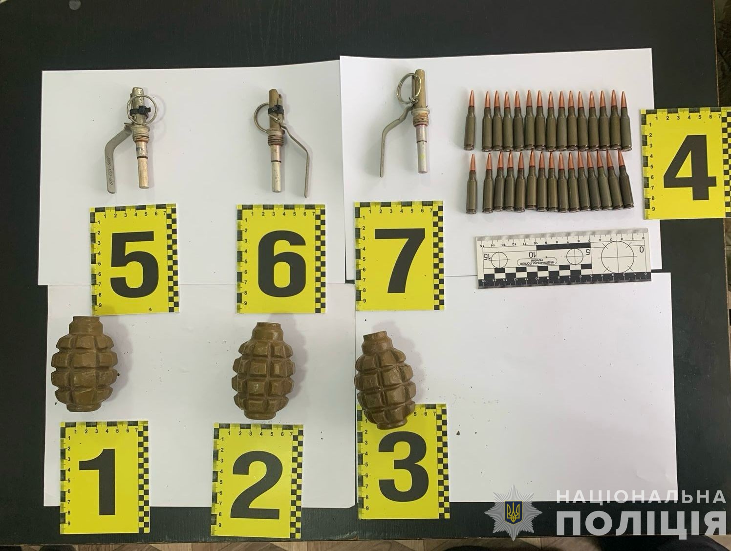 44-річний житель Чинадійова на Мукачівщині "підробляв" продажем гранат і патронів (ФОТО)