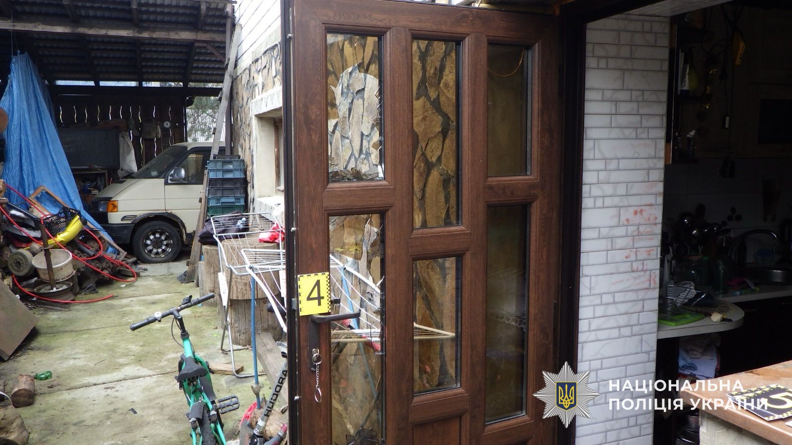 49-річний житель Міжгір'я викрав з будинку заробітчанки понад 100 тис. грн, ювелірку та ноутбук (ФОТО)