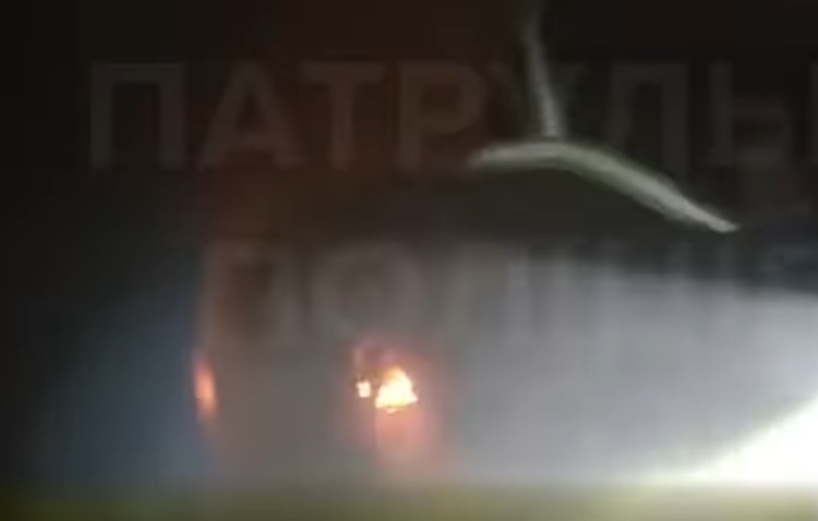 В Ужгороді патрульні допомогли людям у задимленому під'їзді багатоповерхівки (ВІДЕО)