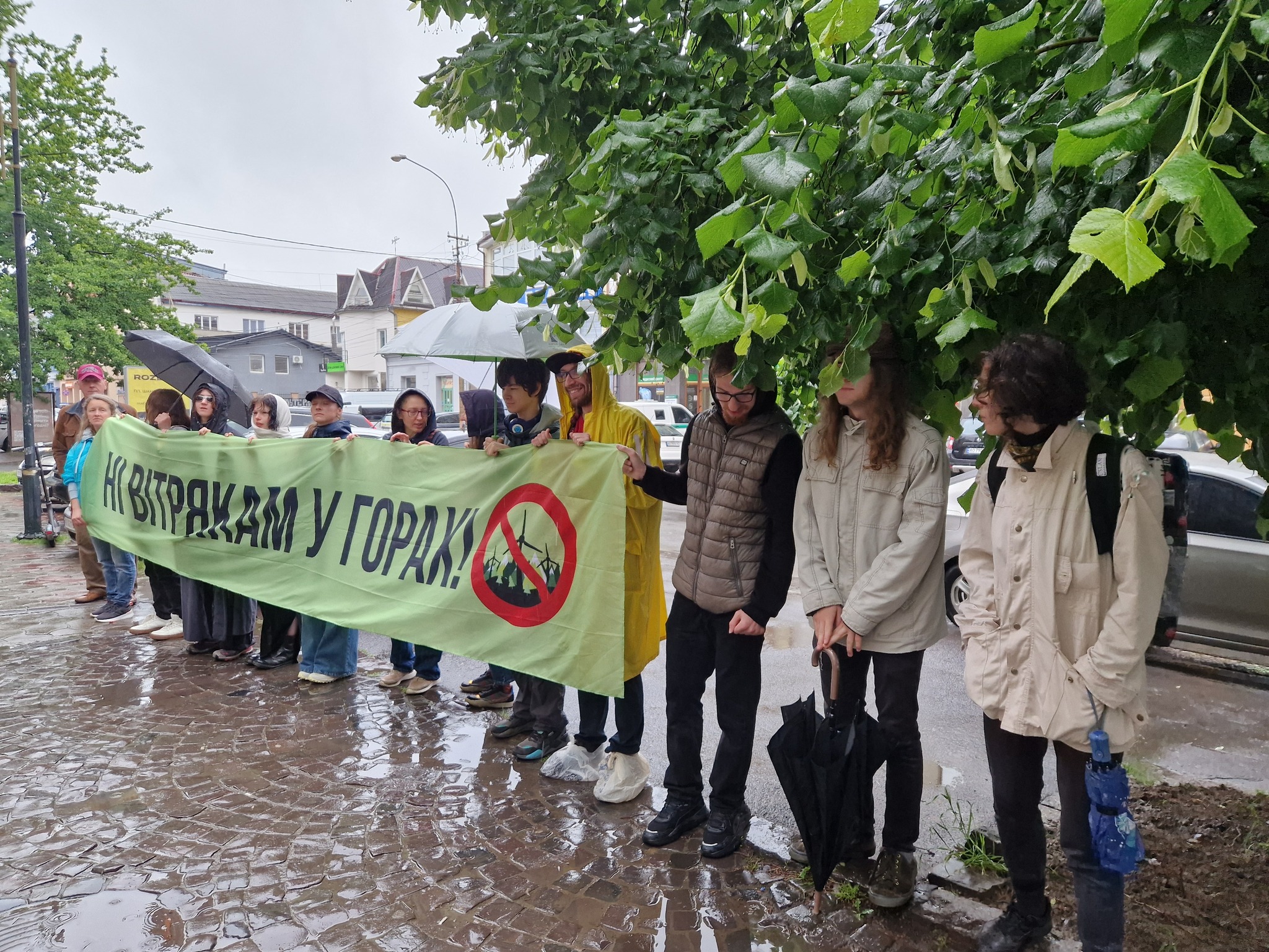 В Ужгороді екоактивісти пікетували Держекоінспекцію за бездіяльність щодо "фіксації екозлочину" на полонині Руна (ФОТО, ВІДЕО)