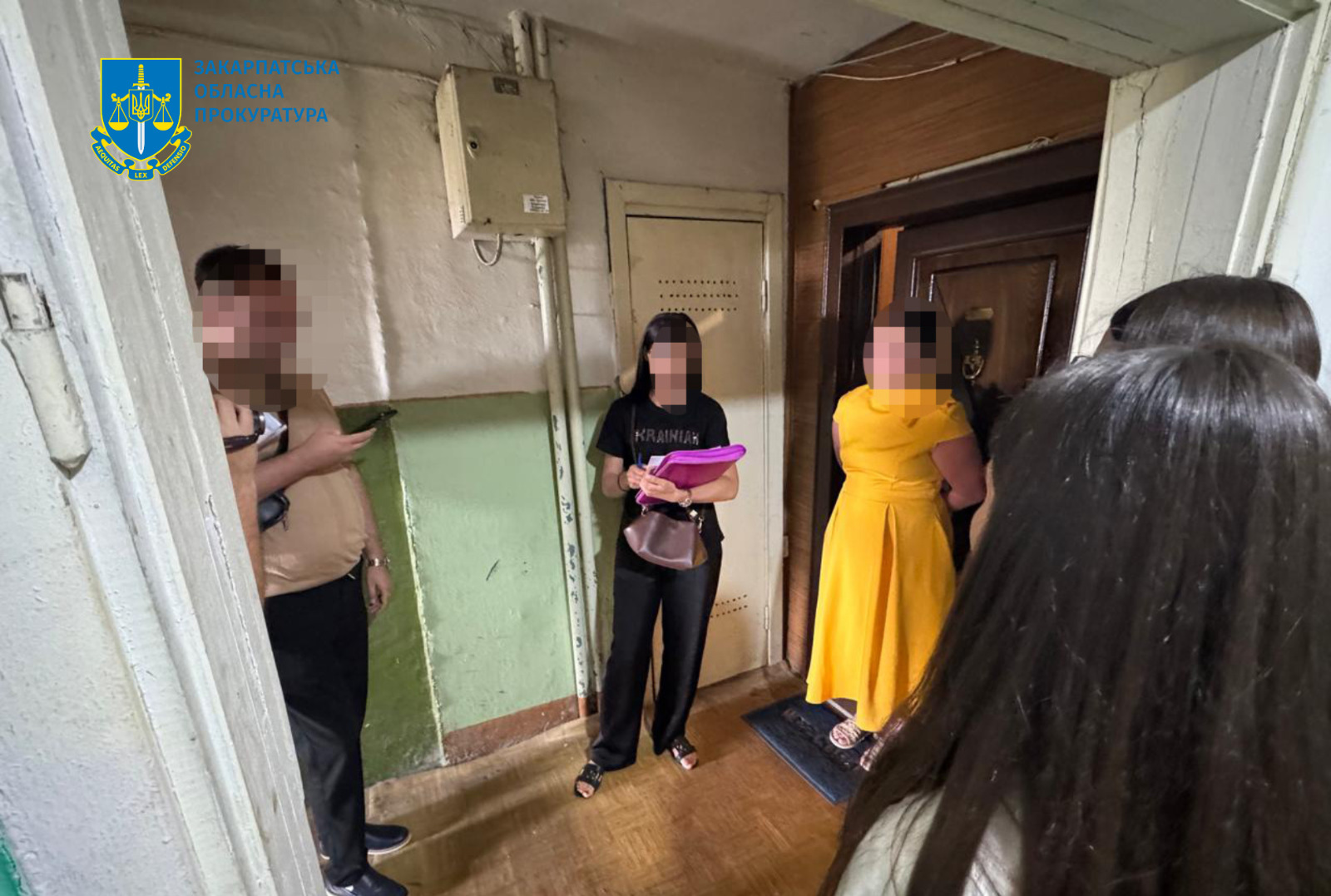 В Ужгороді уродженець Донеччини з працівниками банку вкрали 1,7 млн грн з рахунків пенсіонерів з окупованих територій (ФОТО)