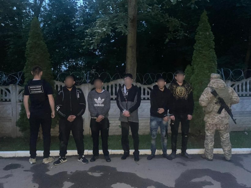 Біля Ужгорода пострілами зупиняли 4-х "ухилянтів" з неповнолітнім провідником (ФОТО)