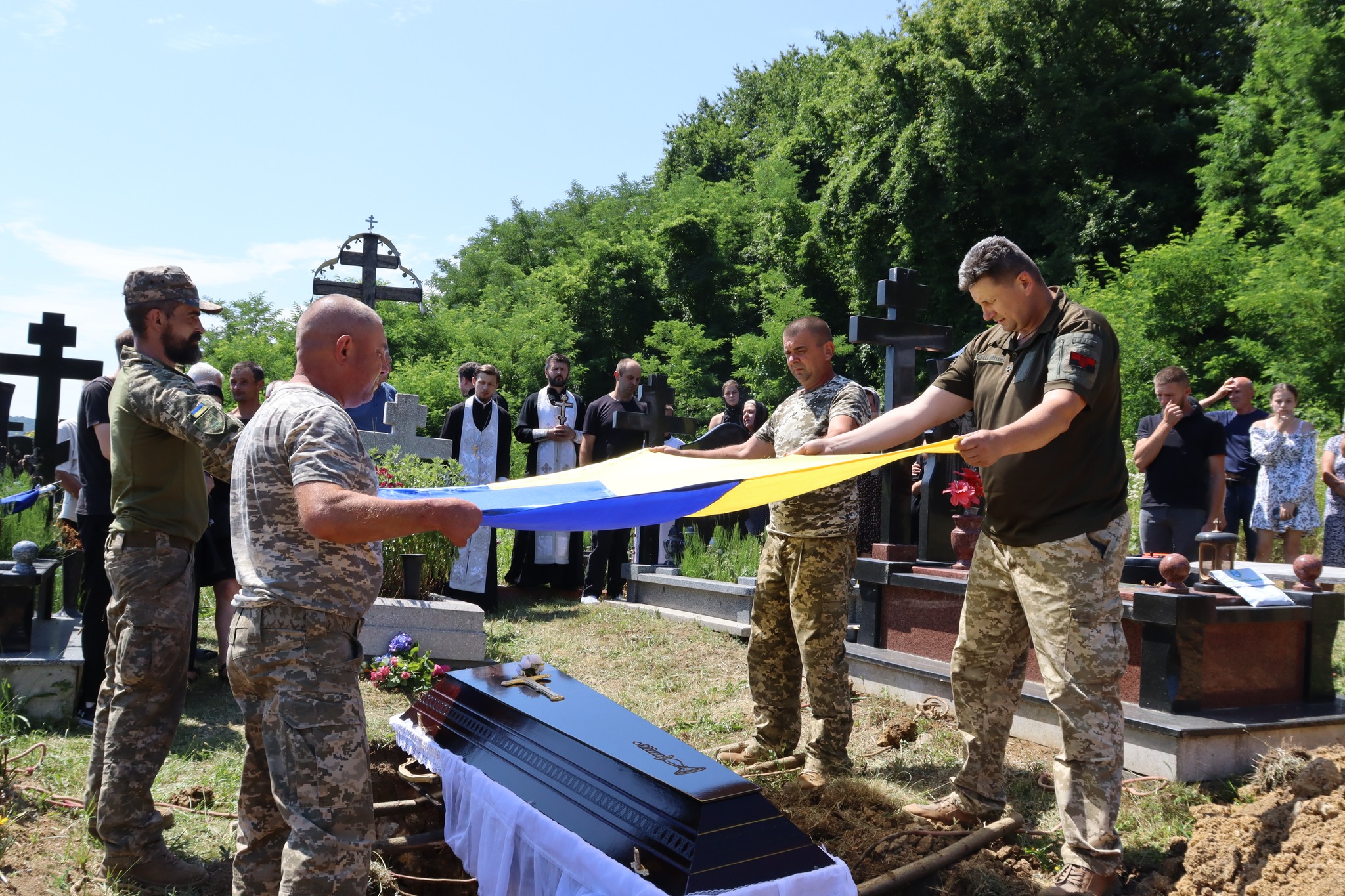 У Лукові Хустської громади попрощалися з Іваном Повхом, що з квітня вважався зниклим безвісти (ФОТО)