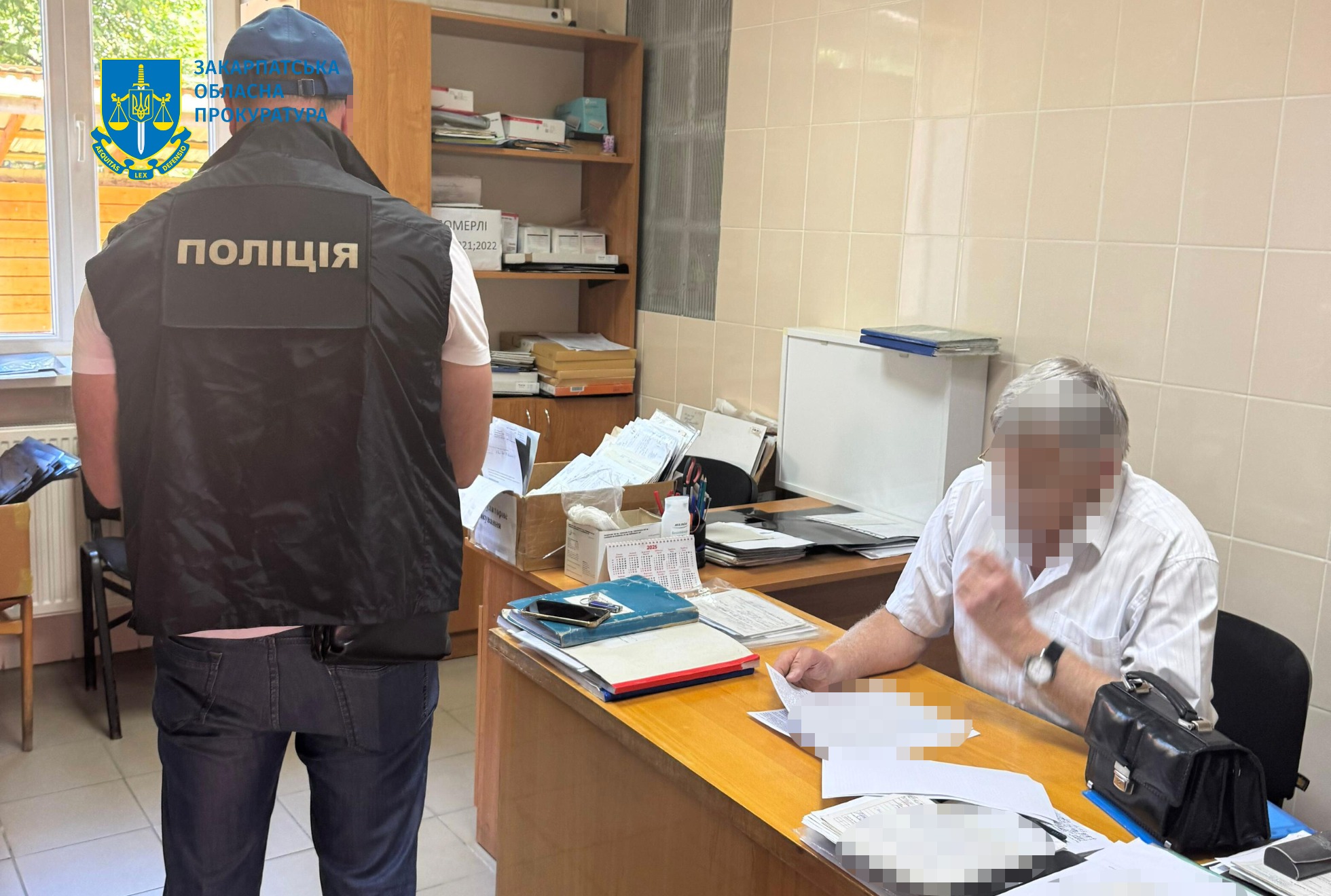 У туберкульозному відділенні лікарні на Тячівщині "ухилянтам" за хабарі встановлювали фіктивну інвалідність (ФОТО)