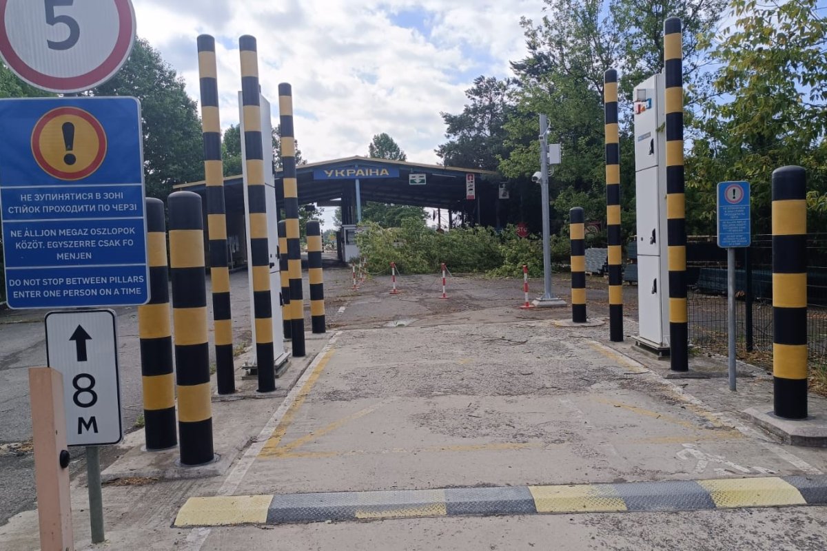 Через негоду тимчасово призупинено роботу ПП "Дзвінкове" на кордоні з угорщиною (ФОТО)