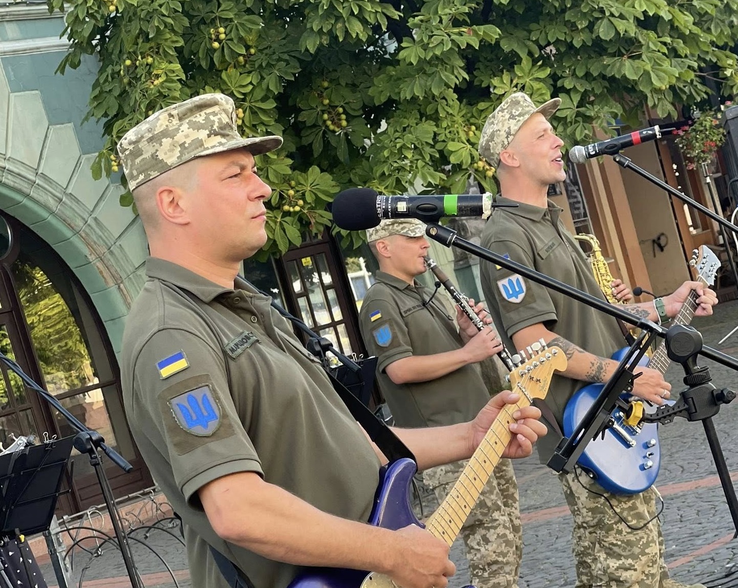 У Мукачеві виступили військові та філармонійні музиканти з благодійним концертом (ФОТО)