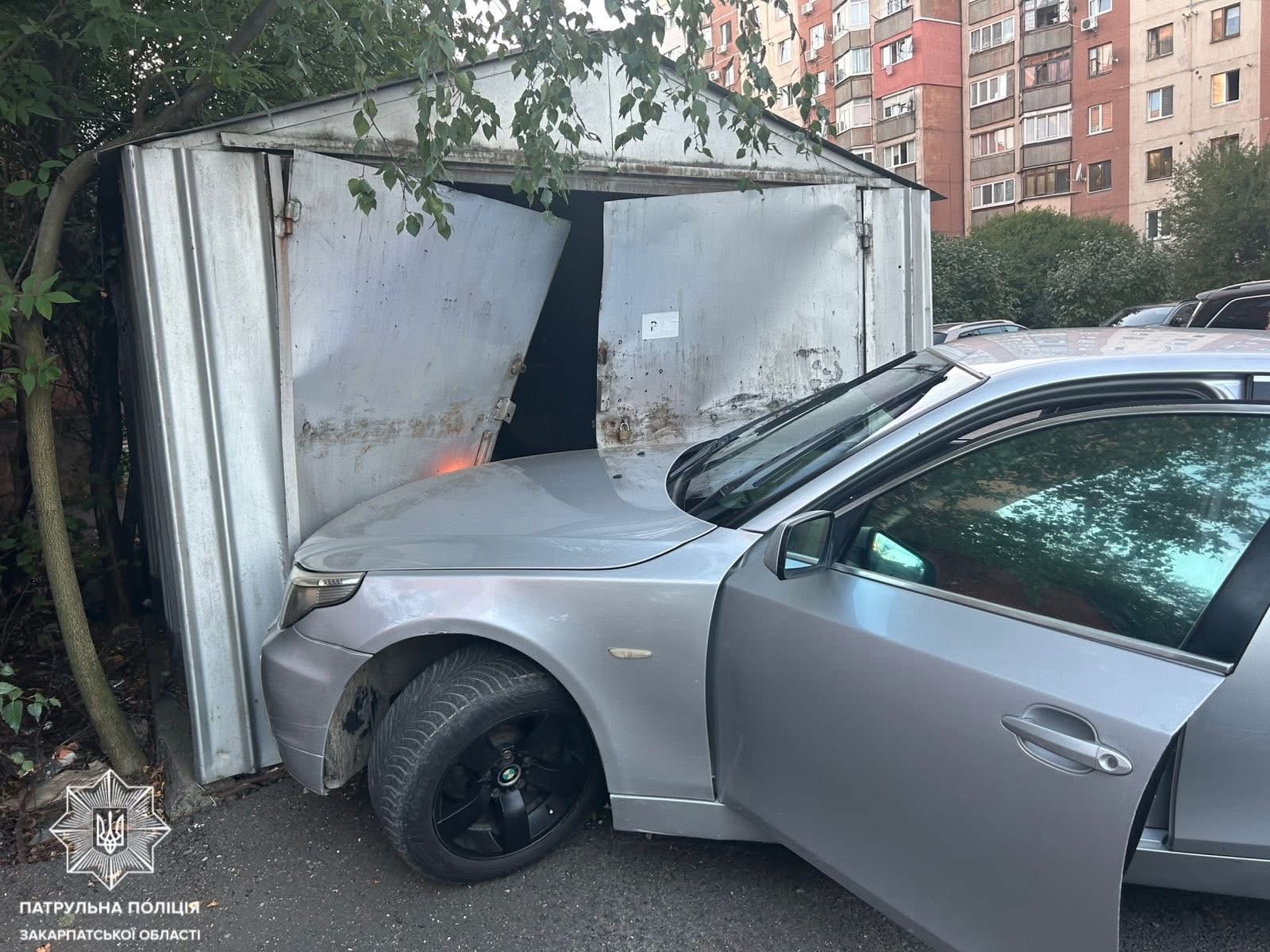 У Мукачеві пʼяний водій BMW, тікаючи від поліції, спричинив ДТП (ФОТО)