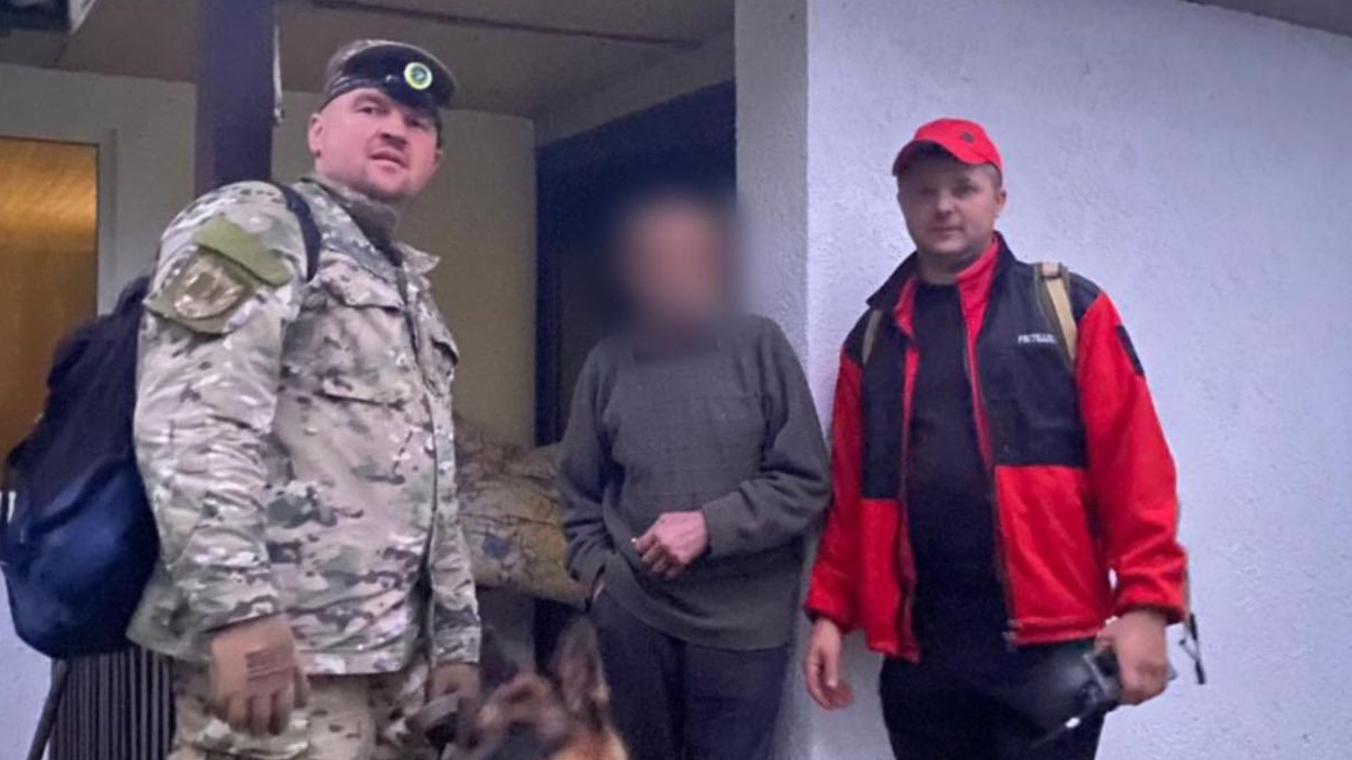 На Рахівщині всю ніч шукали пенсіонера, який заблукав у лісі (ФОТО)