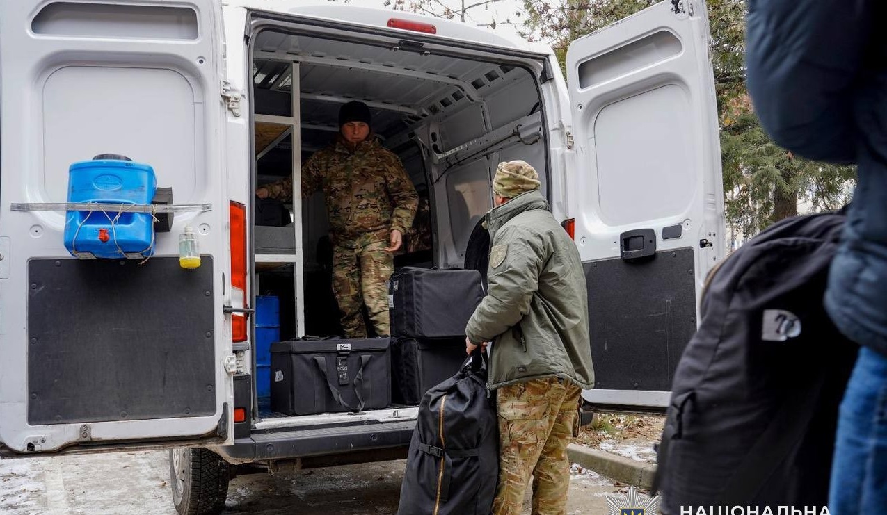 Закарпатські вибухотехніки вирушили у зону бойових дій (ФОТО)