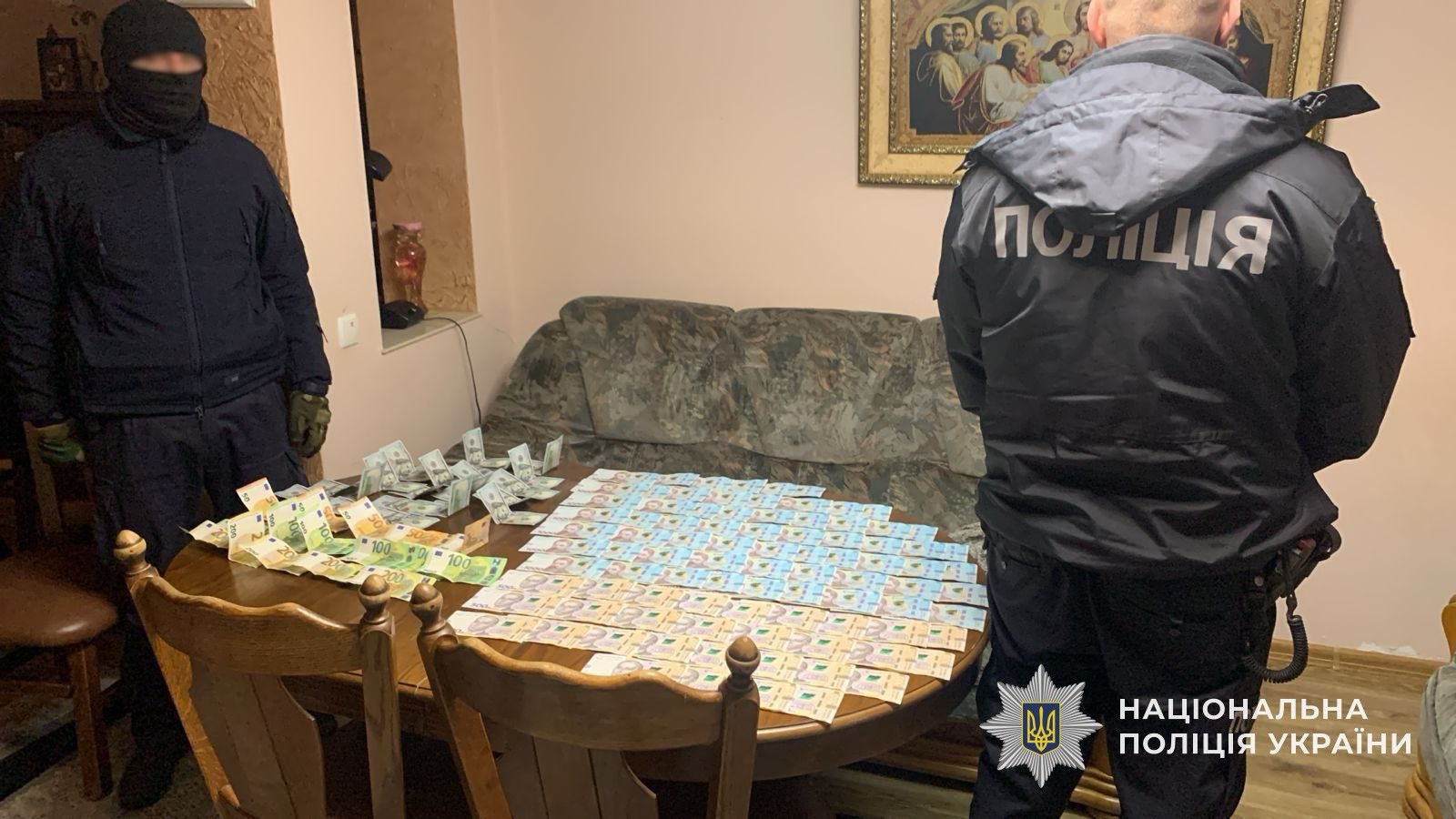 На Берегівщині поліція викрила трьох наркоторговців та вилучила наркотики й вибухівку (ФОТО)