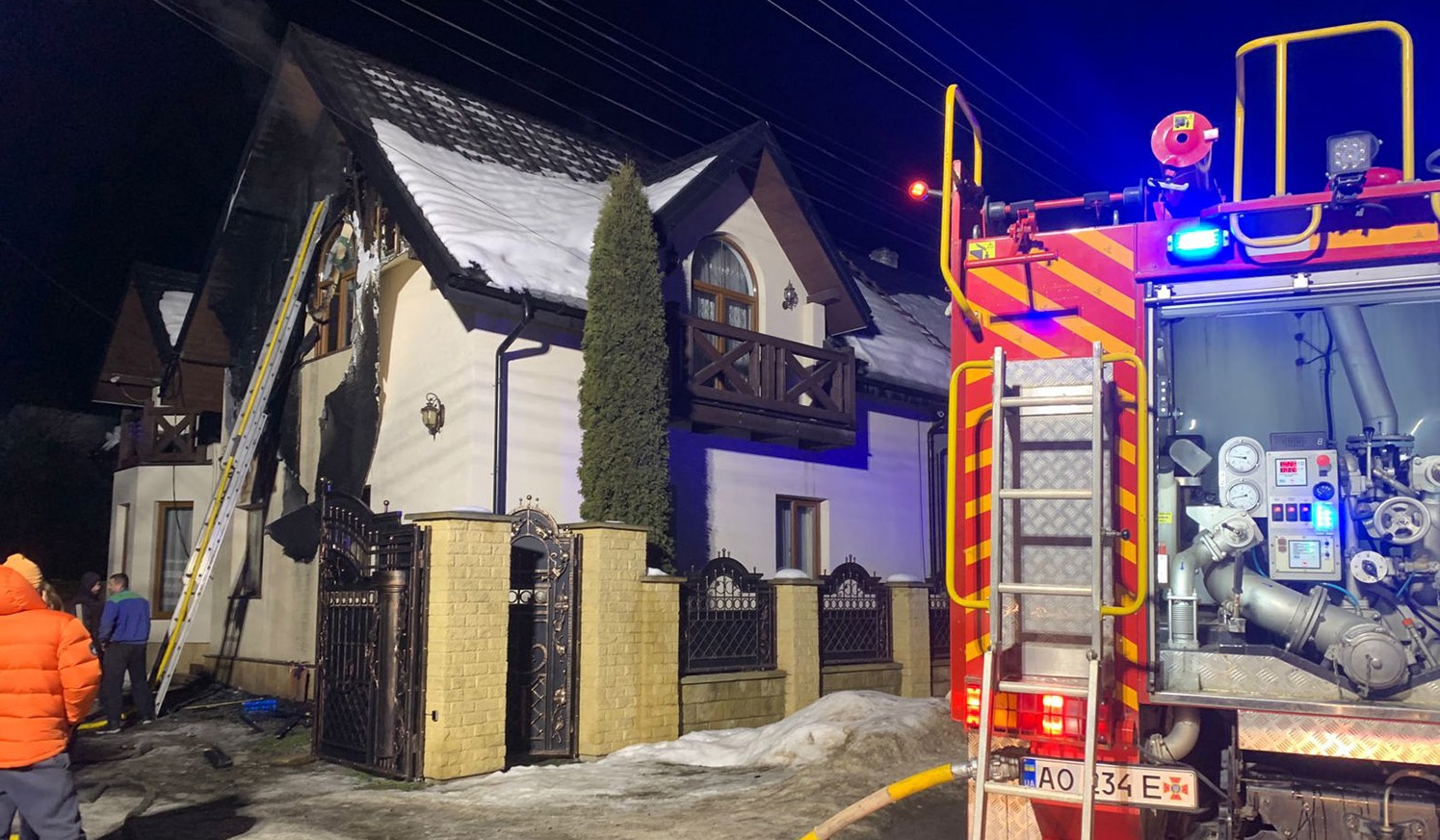 На Рахівщині ледь не згорів житловий будинок  (ФОТО)