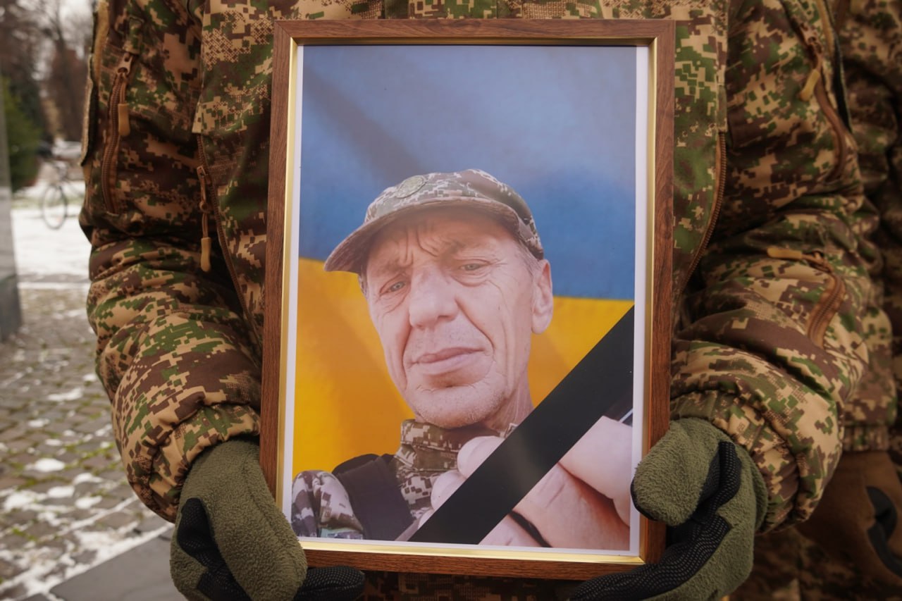 В Ужгороді попрощалися із 52-річним захисником Миколою Головком (ФОТО)