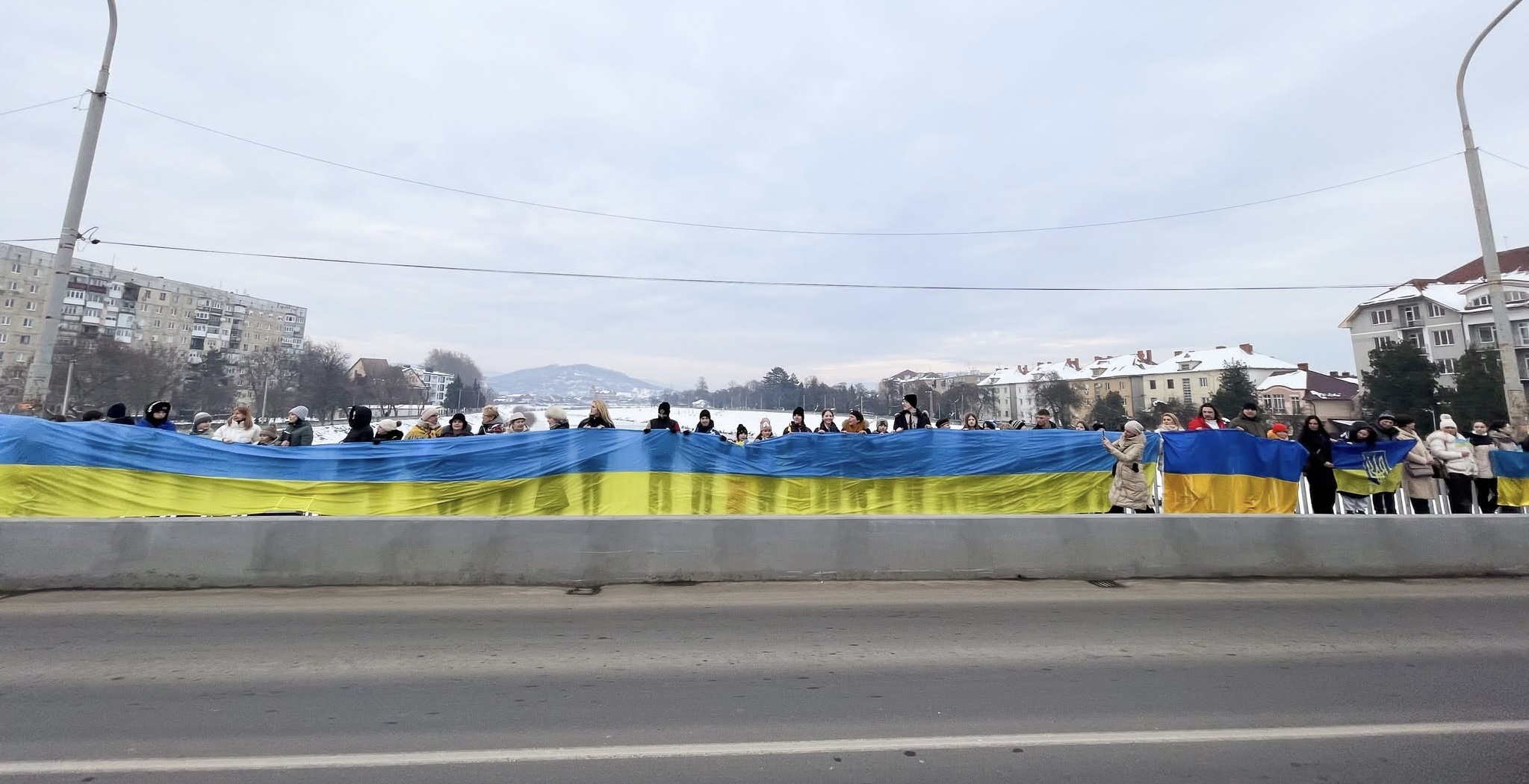 У Мукачеві відзначили День Соборності України живим Ланцюгом Єдності (ФОТО)