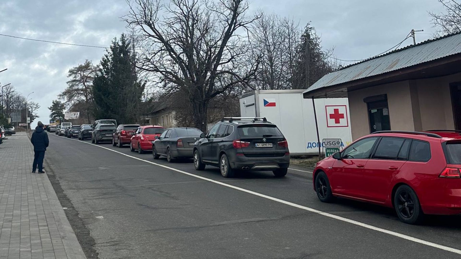 На КПП Закарпаття утворилися великі черги (ФОТО)