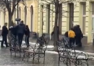 Поліція відкрила провадження через масову бійку підлітків у центрі Мукачева