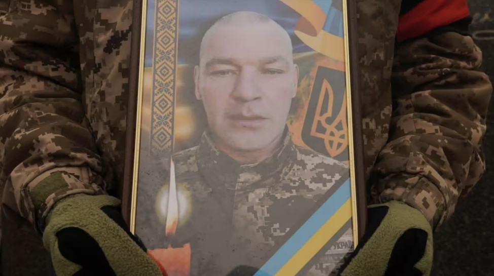 В Ужгороді попрощалися з полеглим Героєм Андрієм Долгушевим (ФОТО)