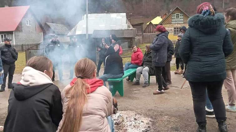 Жінці з Рахівщини присудили 2 роки пробаційного нагляду за протест з перекриттям дороги проти проїзду важких лісовозів