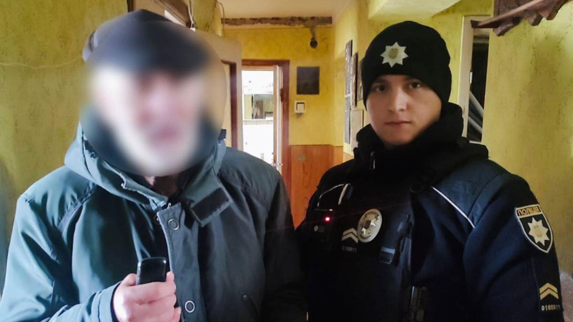 Закарпатські патрульні повернули додому пенсіонера, який загубився й був дезорієнтованим (ФОТО)