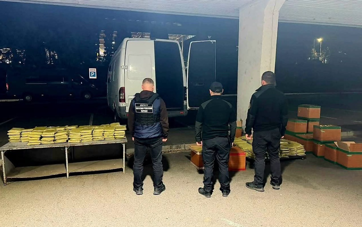 На Закарпатті прикордонники виявили понад 650 кг речовини, схожої на кратом (ФОТО)