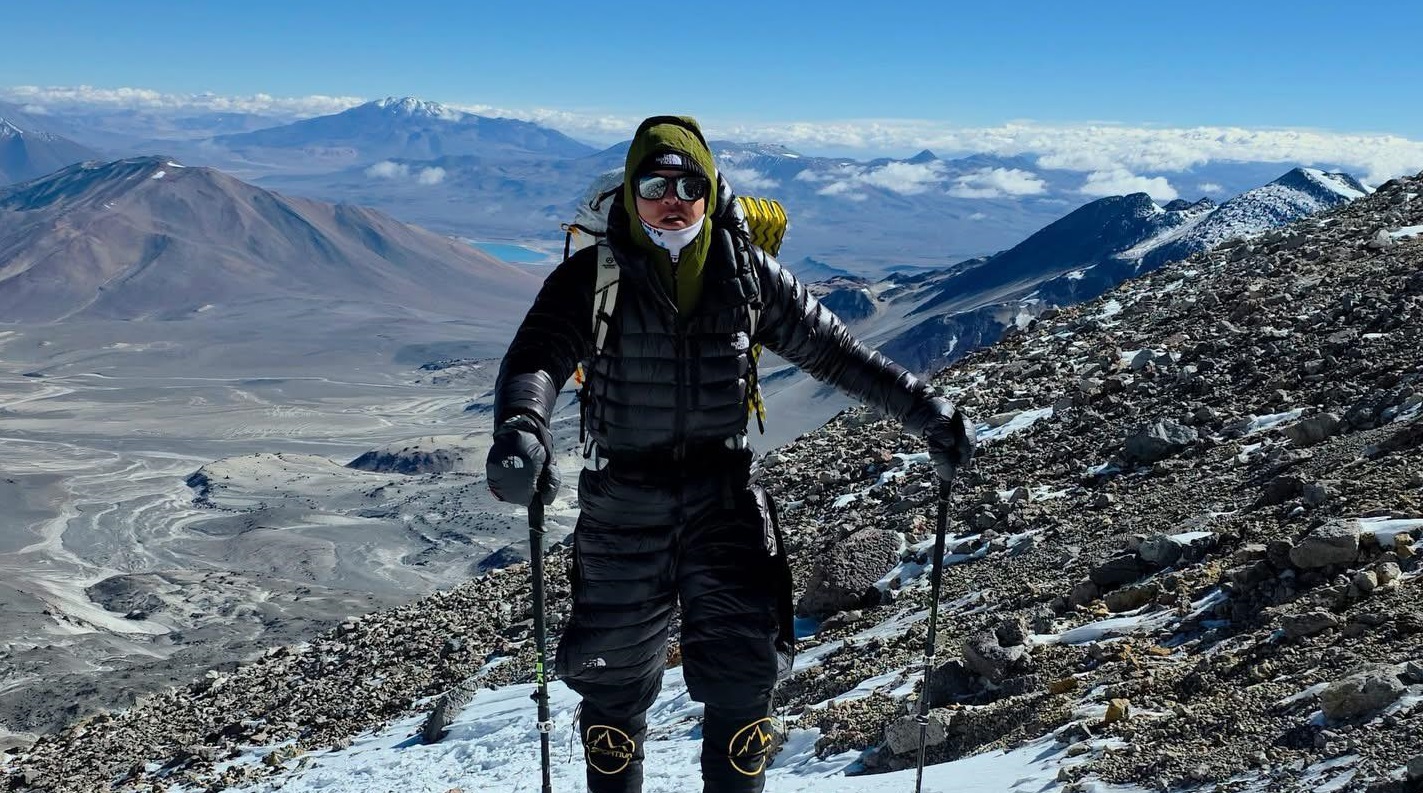 Закарпатець підкорив найвищий вулкан світу (ФОТО)