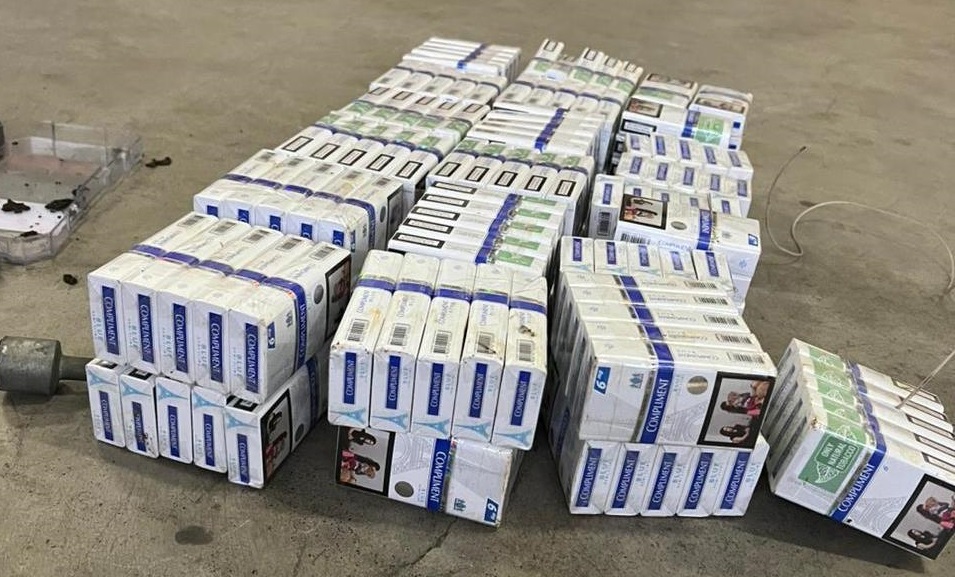 На Закарпатті батько з сином намагалися вивезти сигарети до Словаччини (ФОТО)