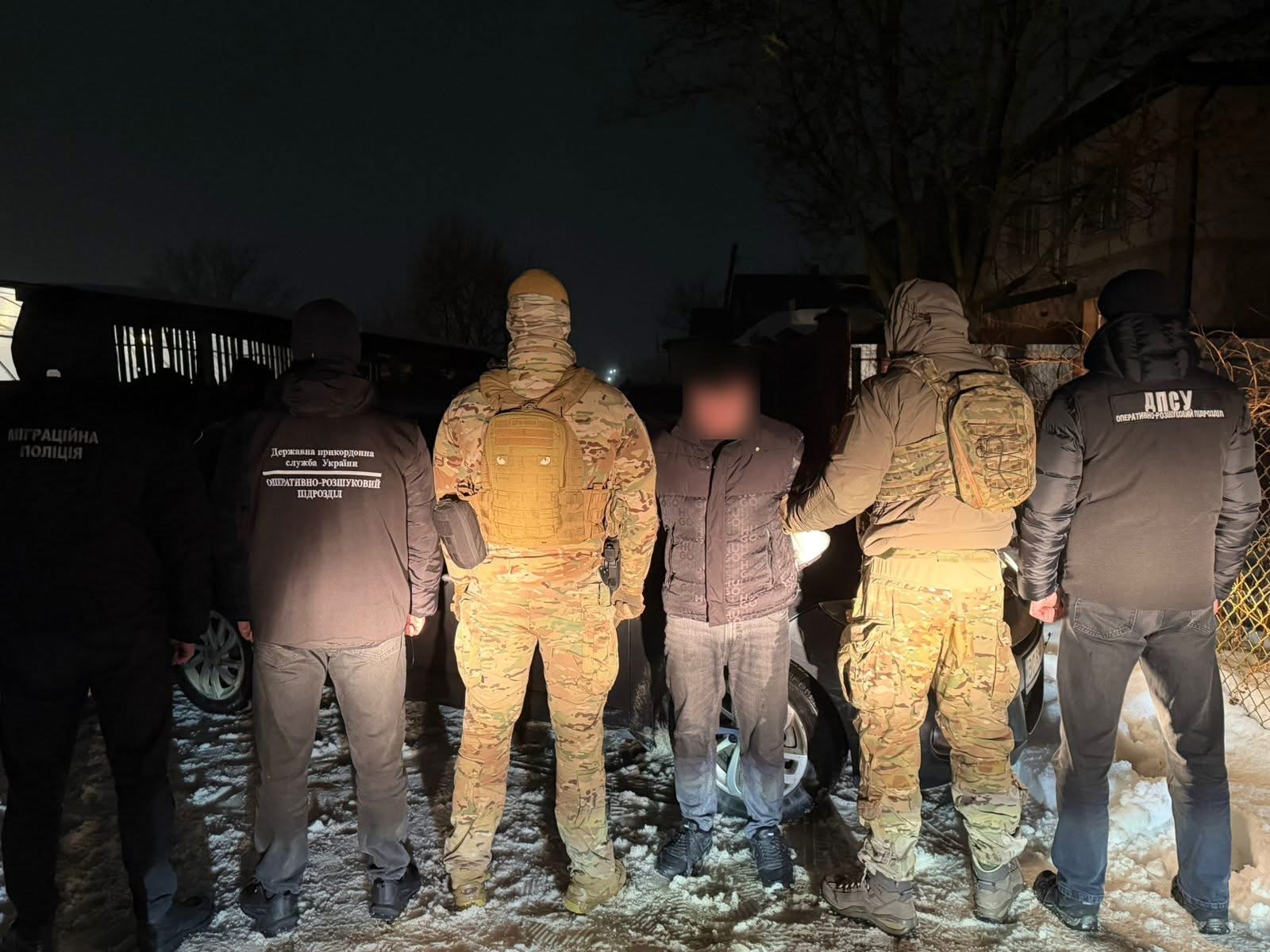 Прикордонники ліквідували канал незаконного виїзду через Закарпаття за $13 тис. (ФОТО)