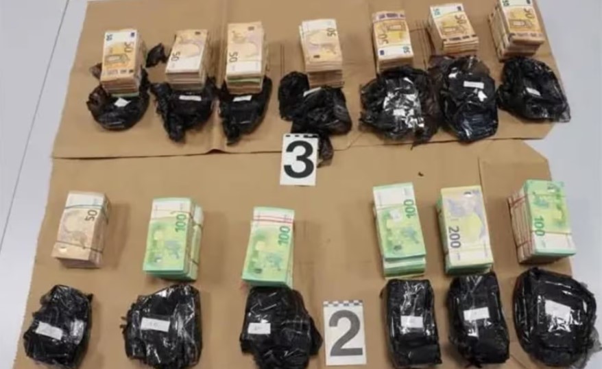 У Хорватії затримали ужгородця, який ховав €500 тис. в панелях машини (ФОТО)