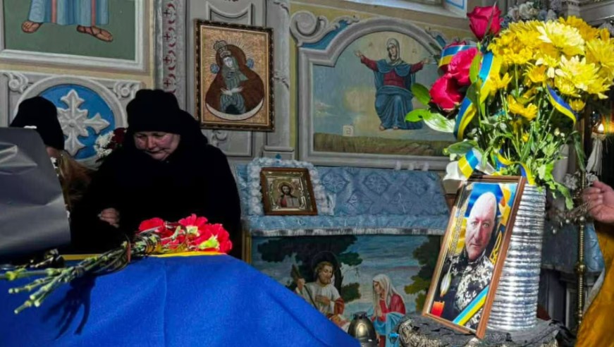 У селі Нижнє Солотвино на Ужгородщині попрощалися з полеглим на війні Олексієм Романенком (ФОТО)