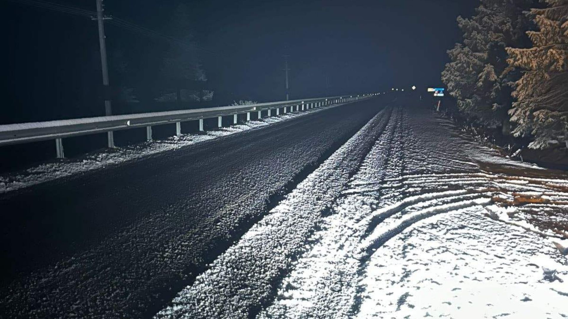 Закарпатські перевали засипає снігом (ФОТО)