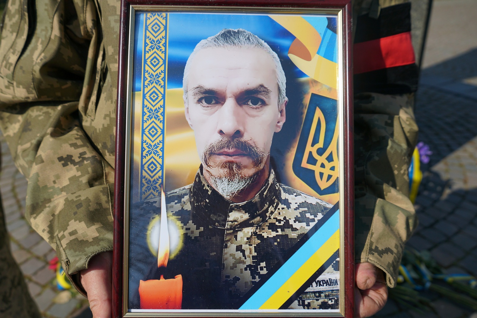 В Ужгороді попрощалися з полеглим солдатом Михайлом Швандою (ФОТО)