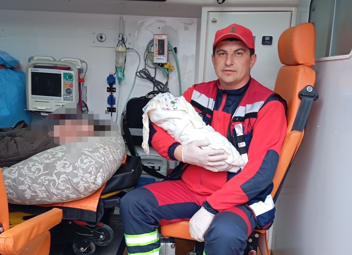 На Закарпатті медики прийняли пологи вдома (ФОТО)