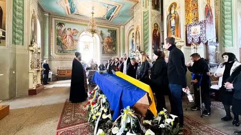 У Мукачеві попрощалися із полеглим на війні з рф захисником Василем Ляхом (ФОТО)
